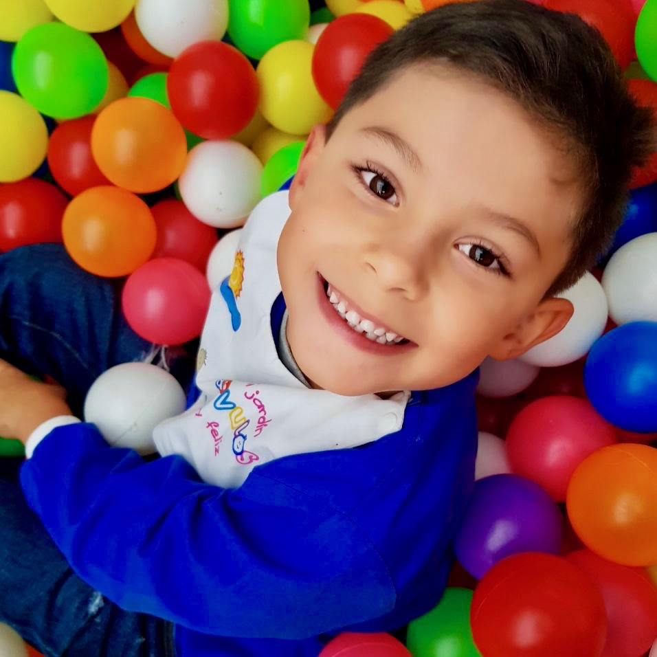 Alumno risueño de nuestro jardín infantil